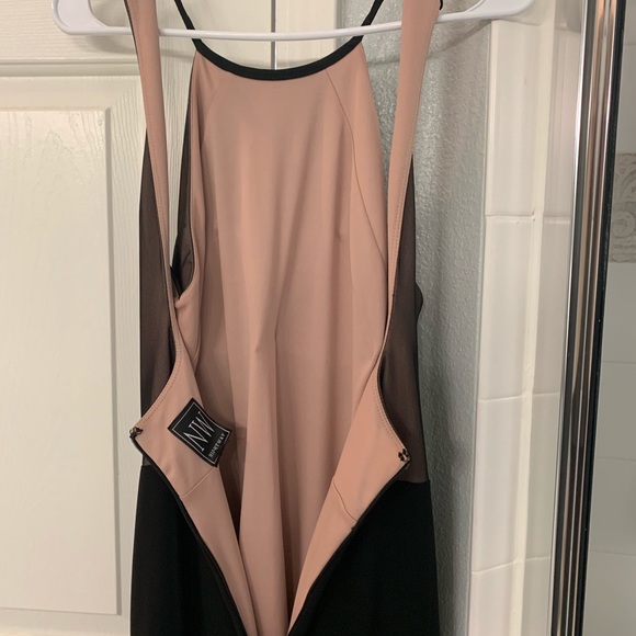 Nude/black gown - Picture 3 of 4